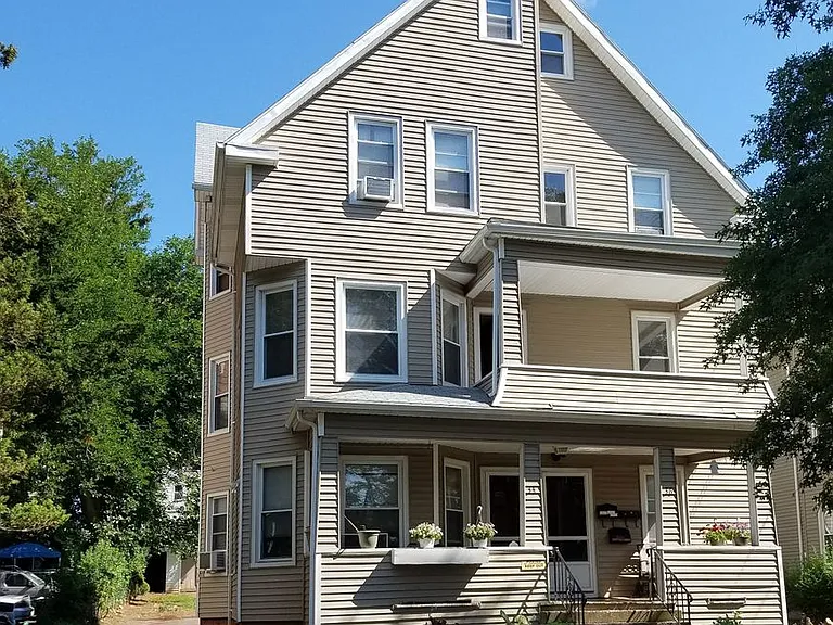 34 Roberts St — Photo 1