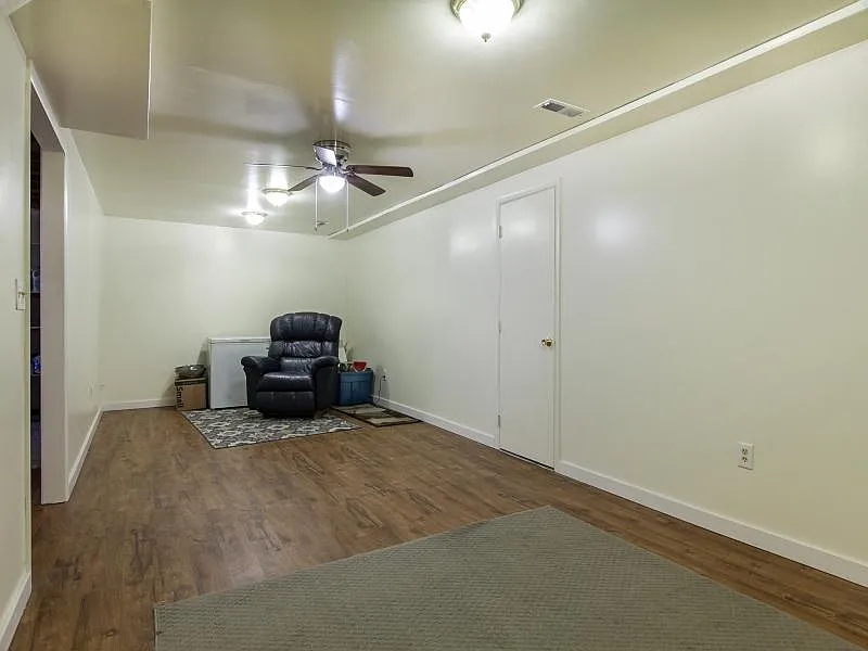 3 bed, 1500 sqft, $1,950 — Photo 2