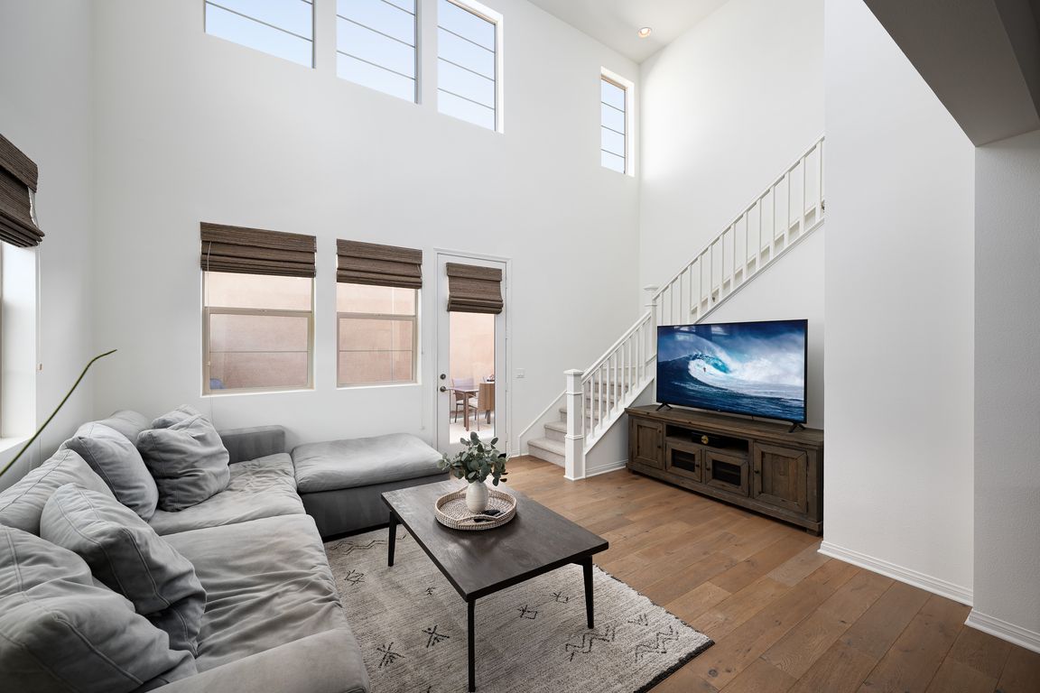 next background image