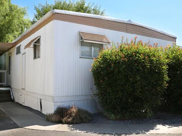 407 Currie Ln, Grants Pass, OR 97526