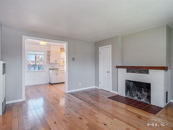 3rd image of 1587 Mono Ave