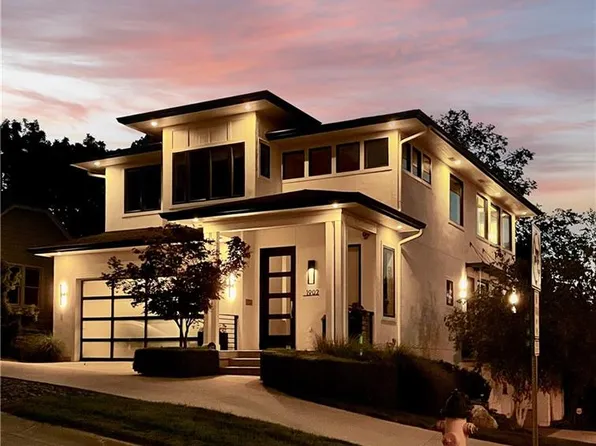 1902 W 48th St, Westwood, KS 66205