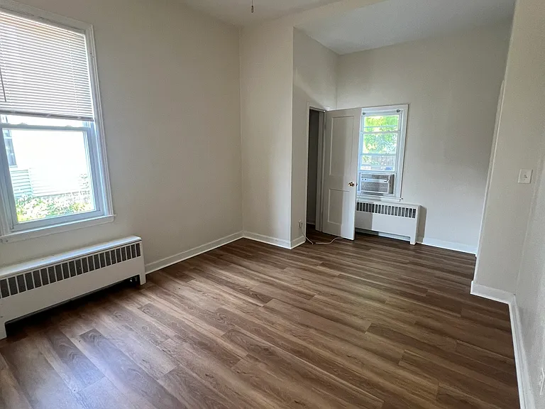 300 E Franklin St #B — Photo 8