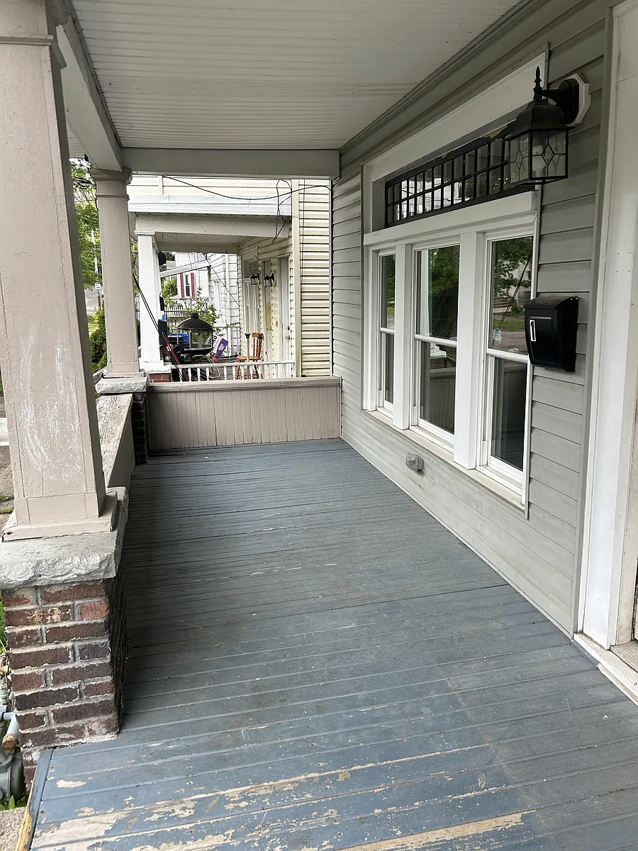 Front Porch - 646 W 5th St #1