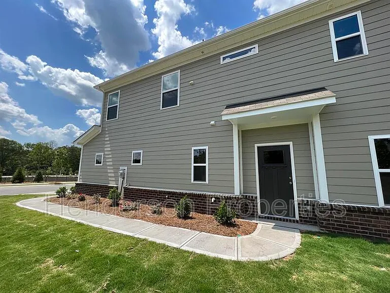 106 Quinn Rd — Photo 3