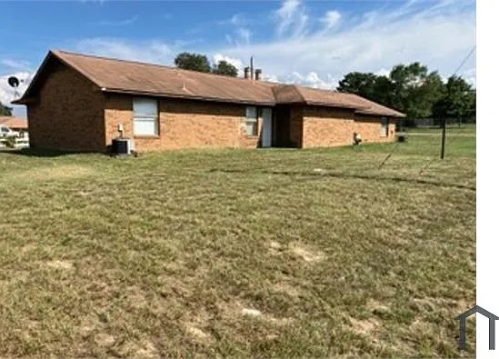 3 bed, 1272 sqft, $1,299 — Photo 2