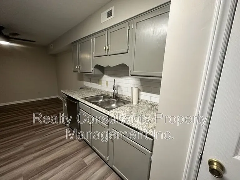 800C Folly Ct — Photo 3
