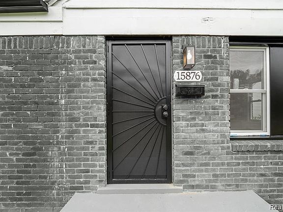 5th image of 15876 Burt Rd
