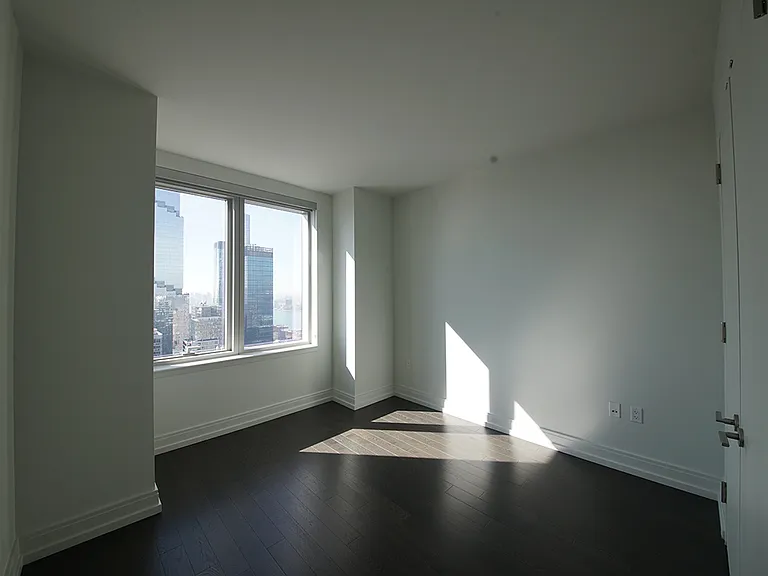 555 10th Ave #52E — Photo 6