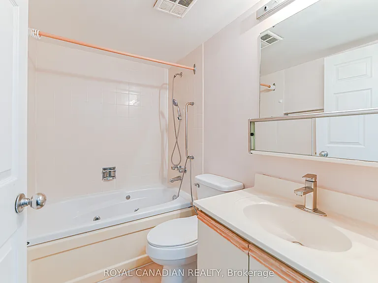 88 Alton Towers Cir #703 — Photo 25