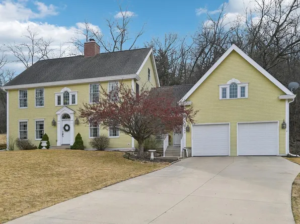 1906 Pats Place, Cross Plains, WI 53528