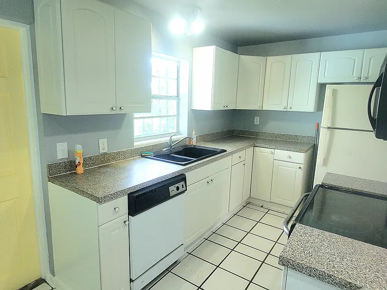 3306 Avenue Q — Photo 10