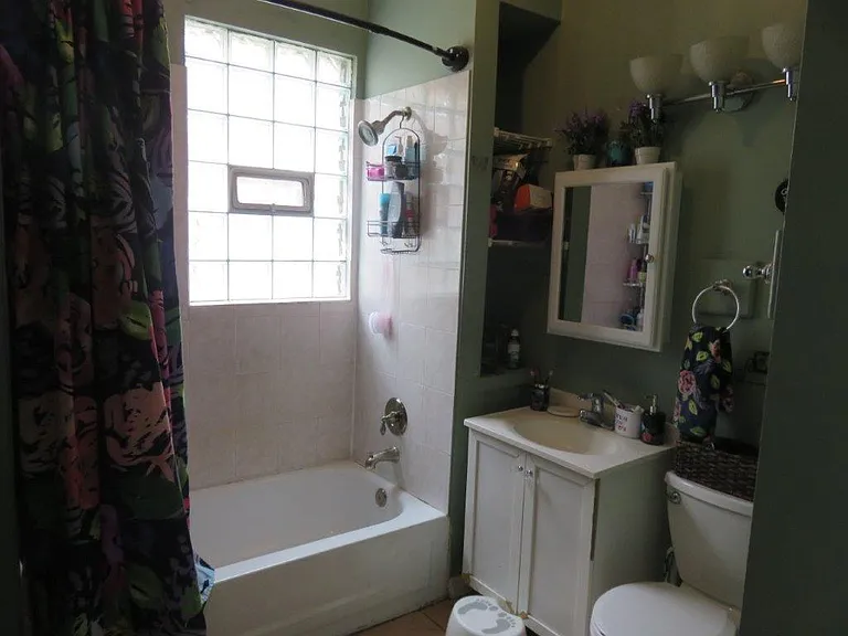 1901 N Pulaski Rd #2 — Photo 5