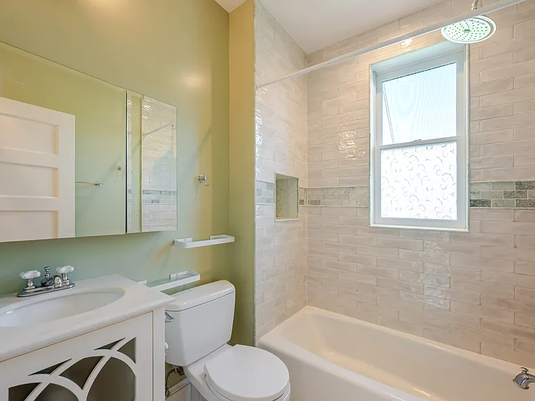 1234 E St NE — Photo 38