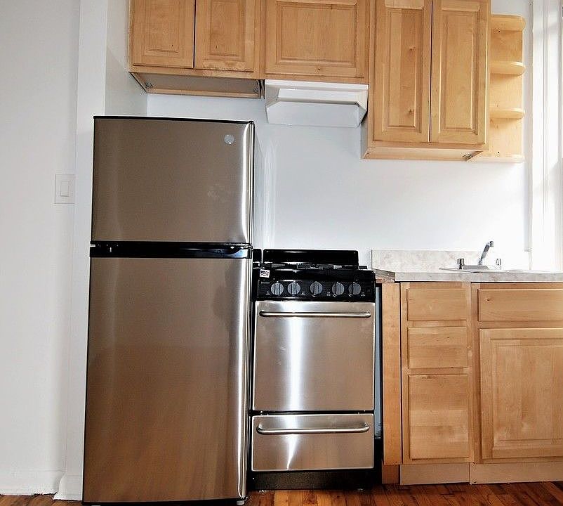 2nd image of 2785 Broadway APT 2J
