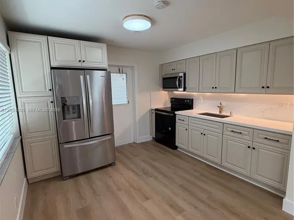708 SW 7th Ave, Hallandale Beach, FL 33009