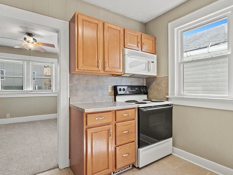 828 Forest Ave — Photo 15