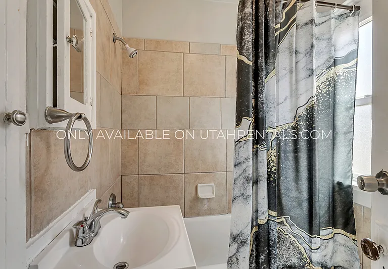 3182 Adams Ave #4 — Photo 8