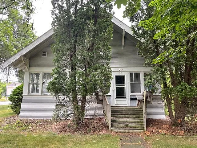 3 bed, 800 sqft, $975 — Photo 1