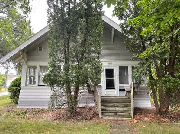 1802 6th St E #1/2, Menomonie, WI 54751