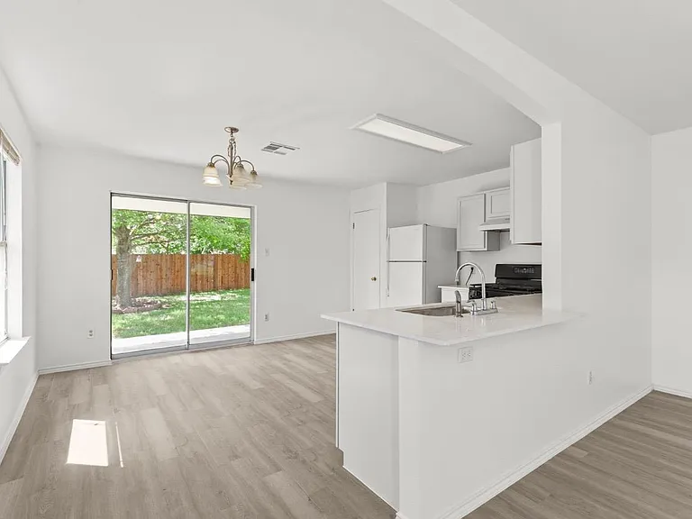 112 James Lin Cir — Photo 4
