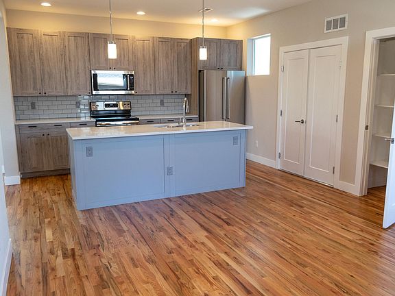 5th image of 1739 N Irving St Unit 105