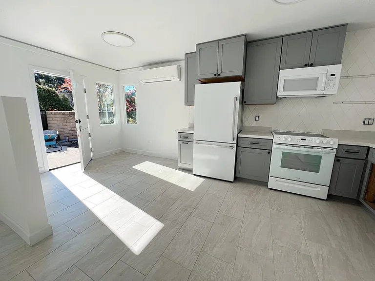 Oakdale Dr — Photo 7
