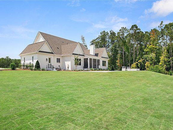 4th image of 9001 Chapel Heights Dr