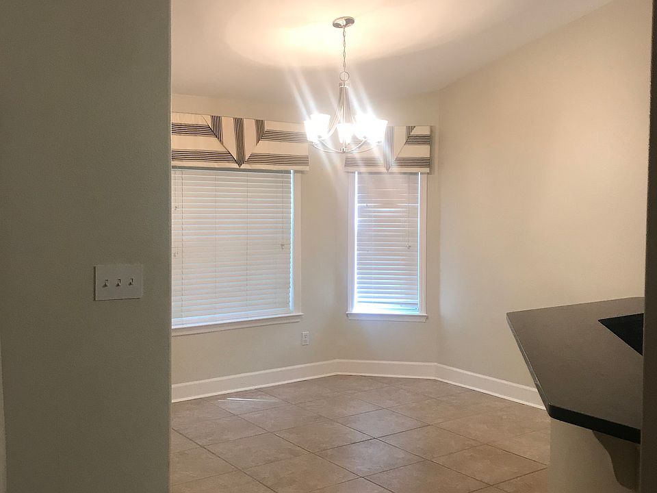 1st image of 813 Eagle View Dr
