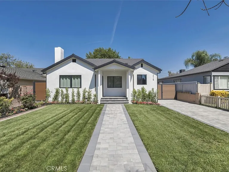 2115 W Clark Ave — Photo 30