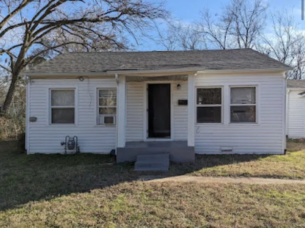 823 W 9th St, Bonham, TX 75418