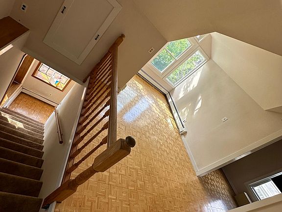 5th image of 18 W Evergreen Ave #1