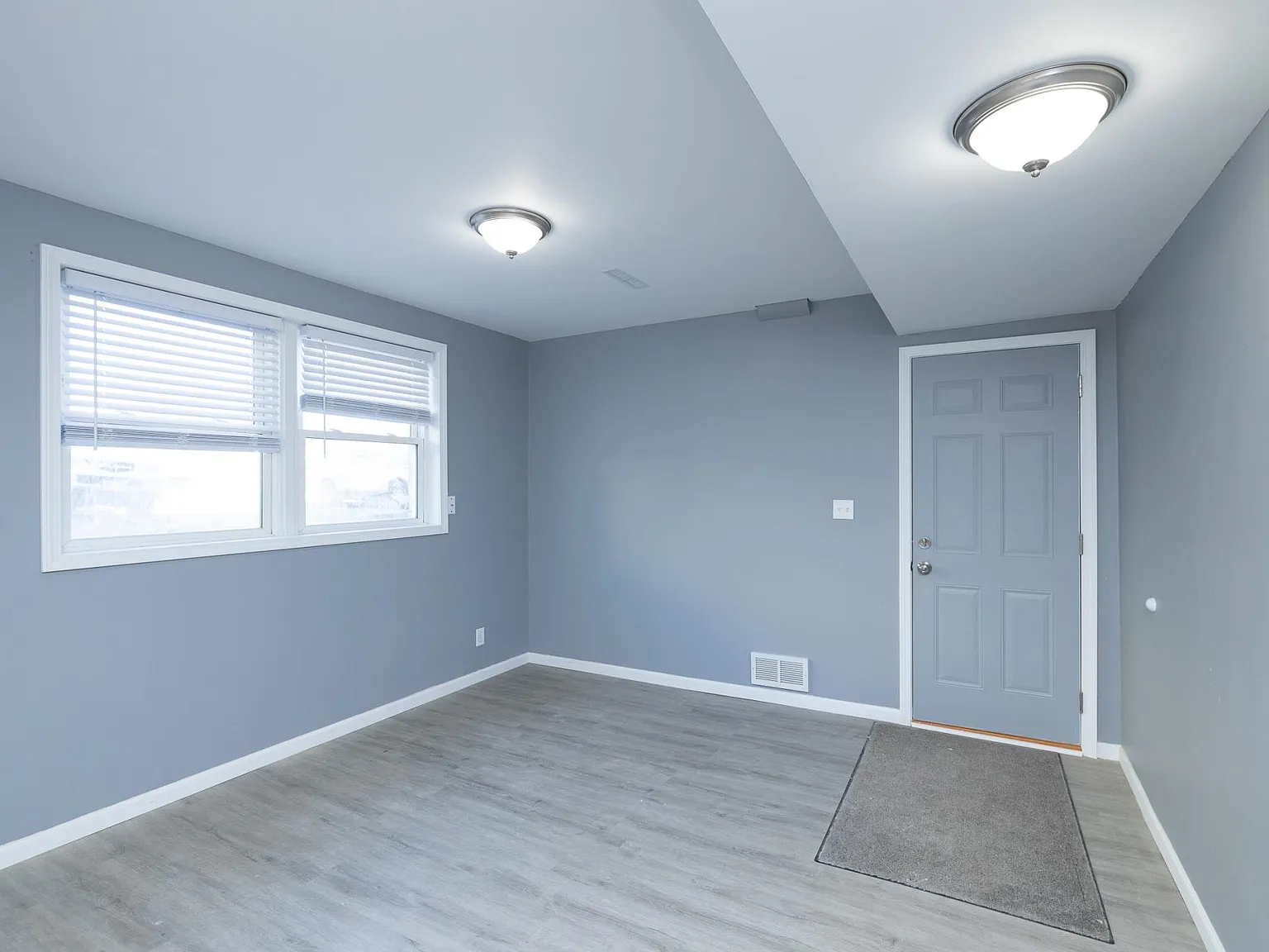 1396 White Bear Ave N — Photo 3