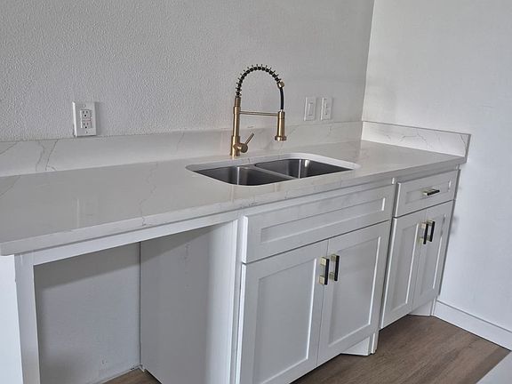 4th image of 5057 Ridglea Ln APT 1107