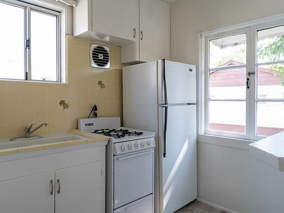 5th image of 1841 S Mayflower Ave #B