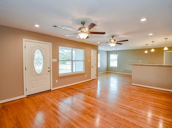 3rd image of 826 Gulf Ave