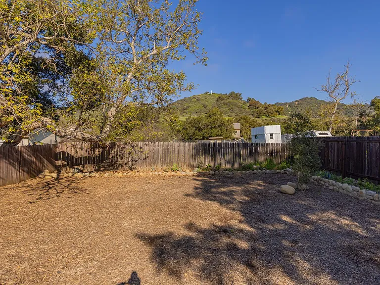 511 Burnham Rd — Photo 9