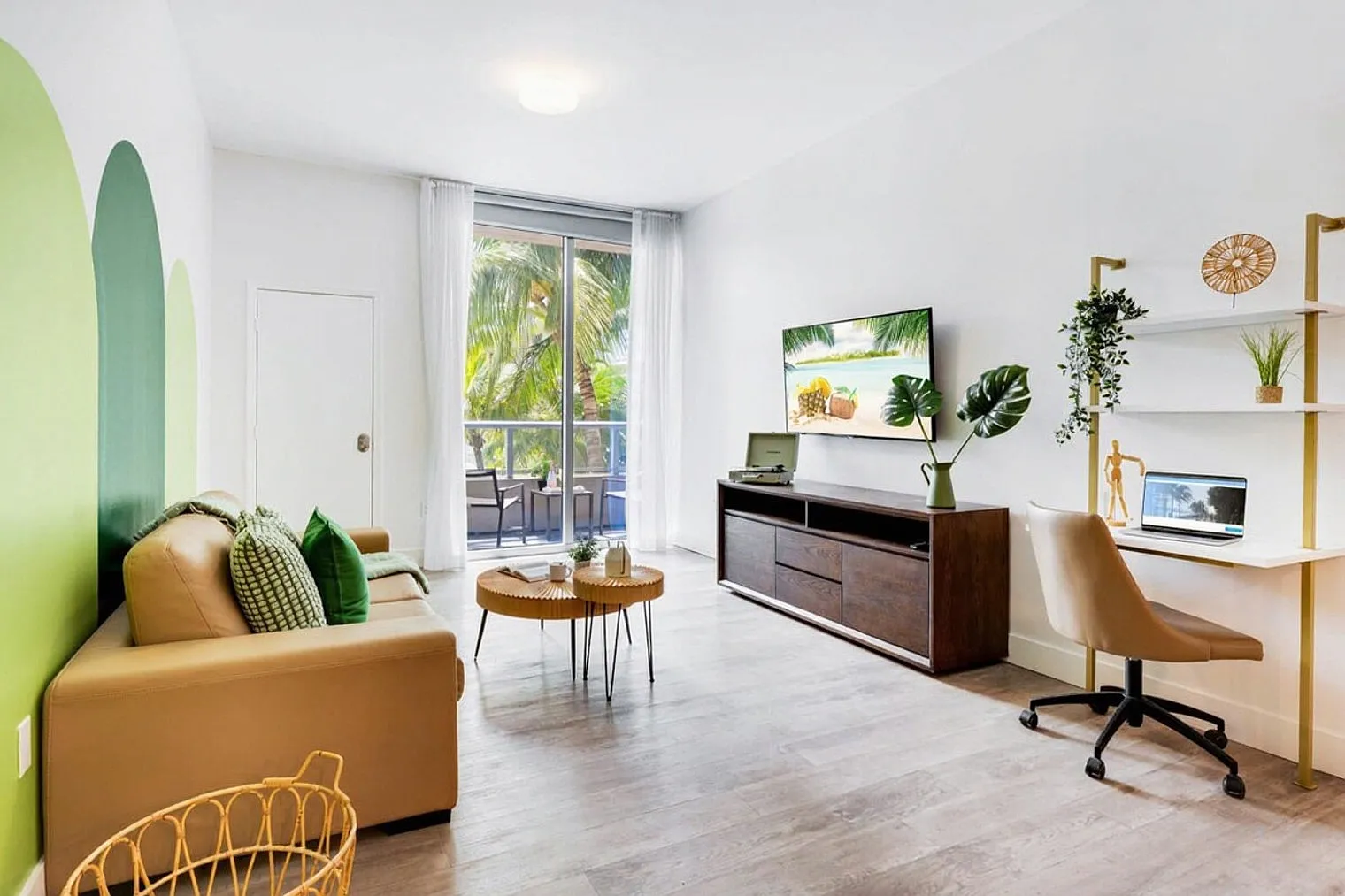 2 bed, 1.0 bath, 947 sqft, $3,833 — Photo 2
