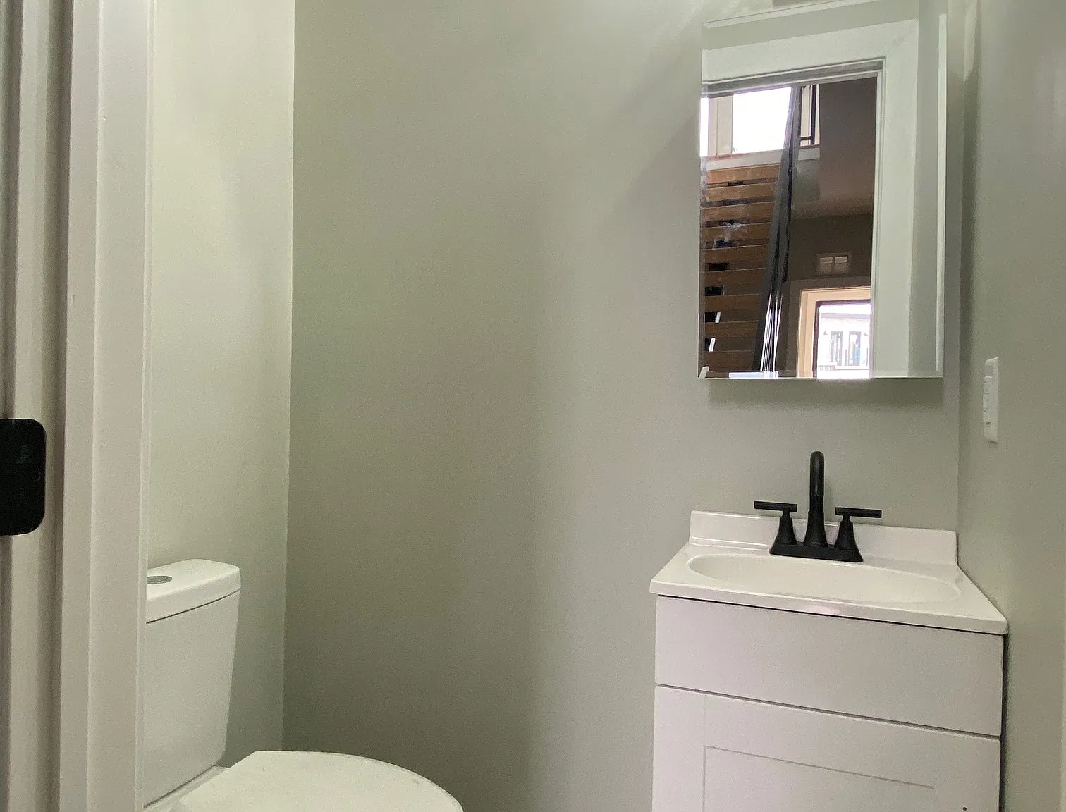 3 bed, 3.5 bath, 2300 sqft, $3,750 — Photo 2