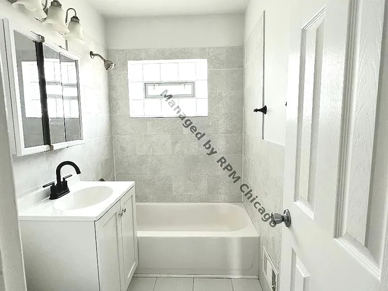 1420 N Harlem Ave #E — Photo 22