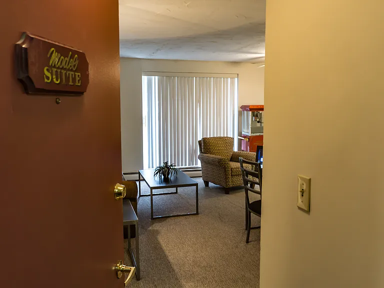 College Towers Apartments — Photo 44