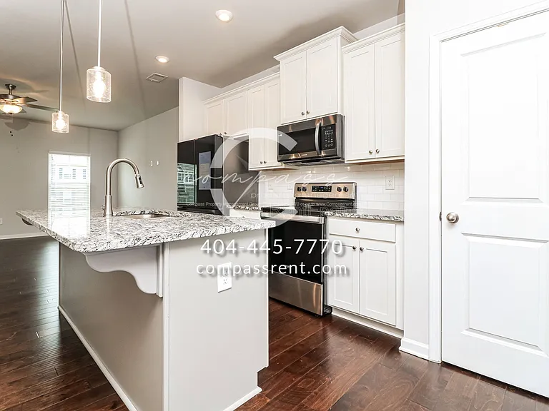 3523 Hedgeway Ln NW — Photo 10