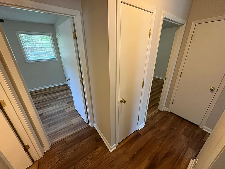728 Montclair Dr — Photo 9