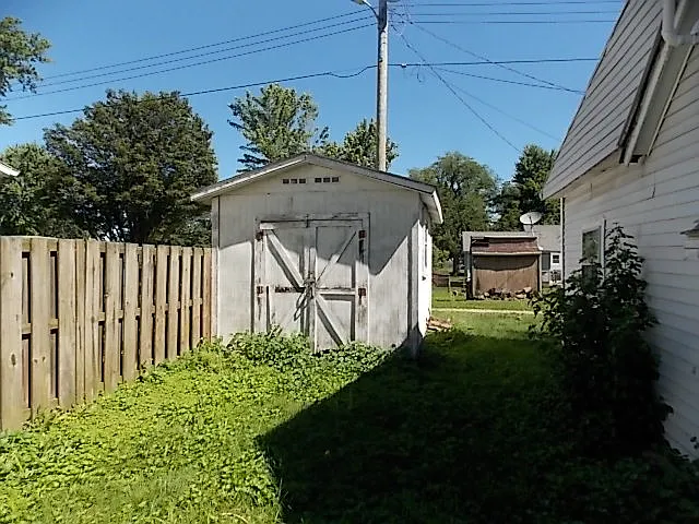 204 N Church St — Photo 4