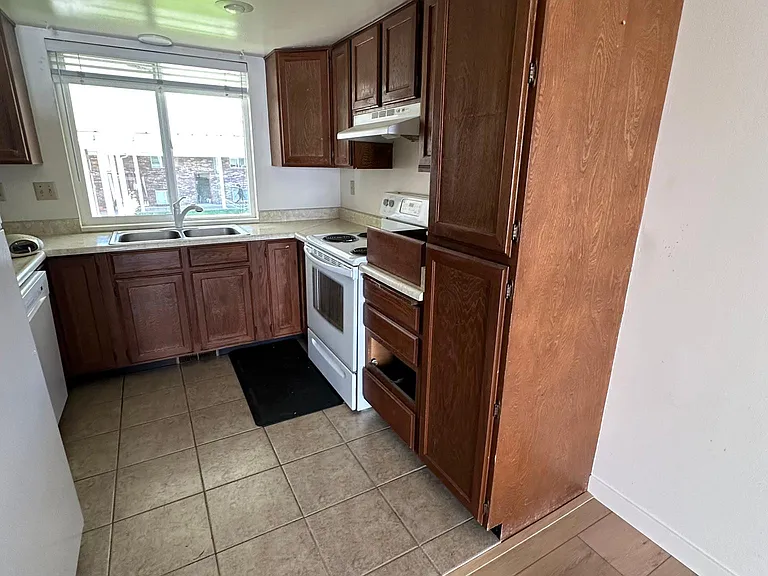 120 N 200 E #7 — Photo 8