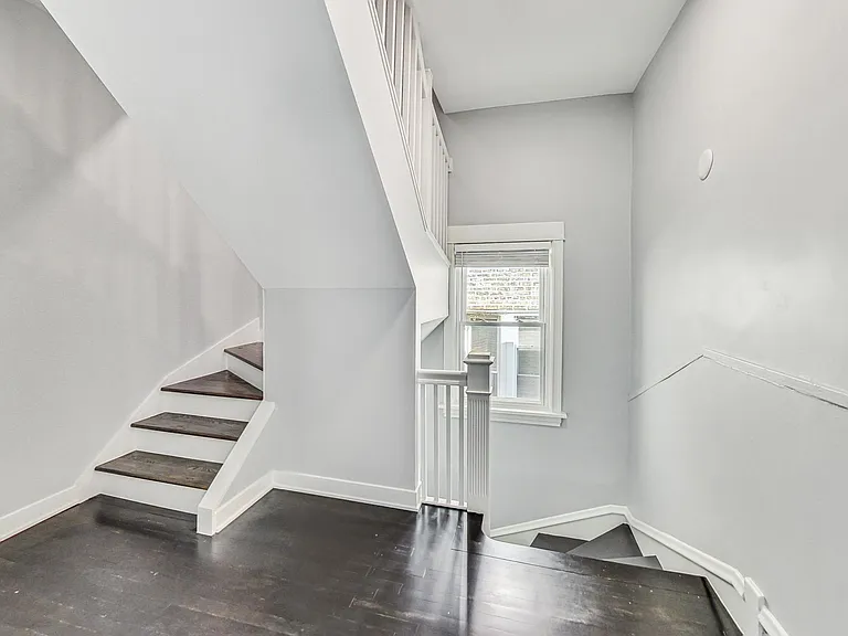 2037 N Spaulding Ave #2 — Photo 5