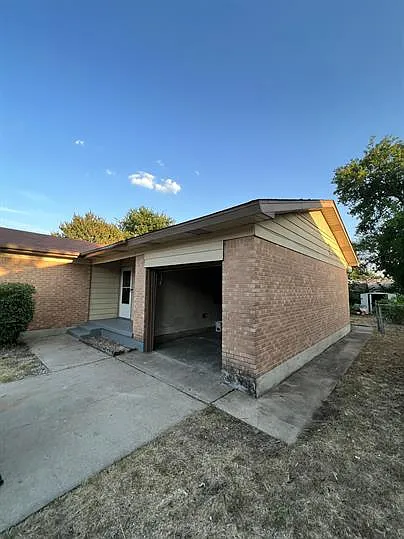1402 Missouri Ave — Photo 4