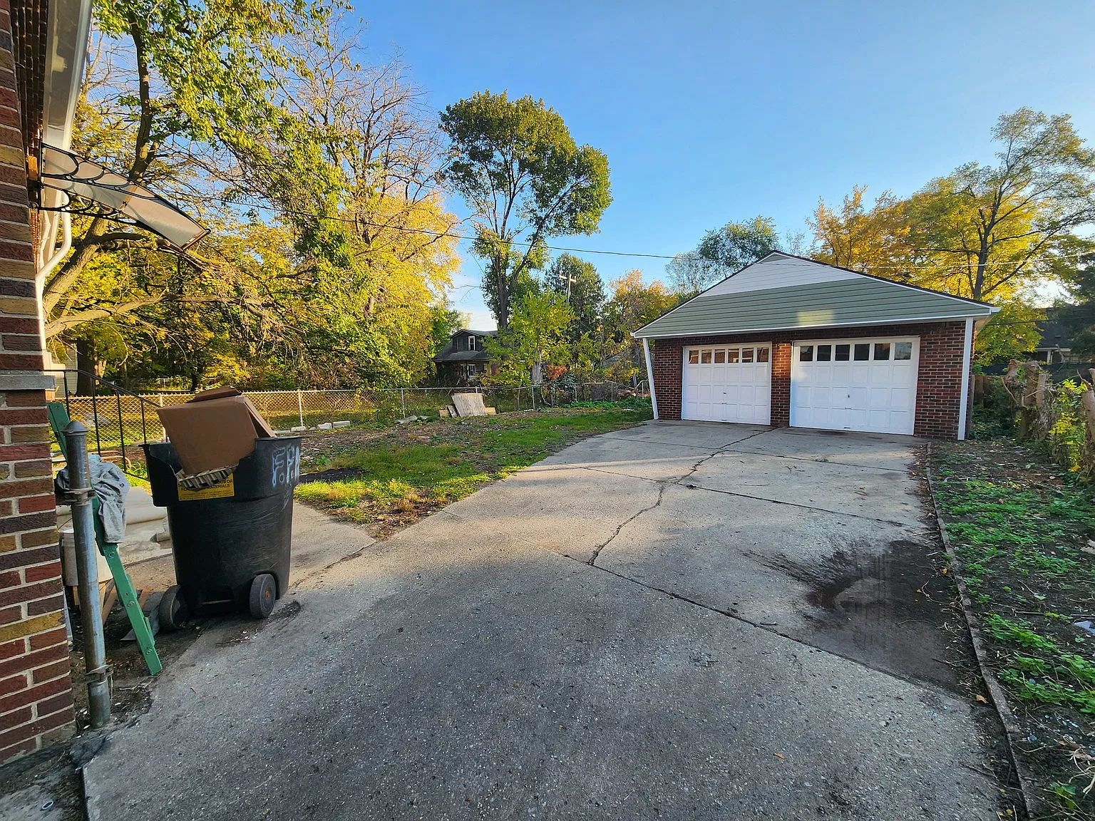 3 bed, 1.5 bath, 989 sqft, $1,100 — Photo 4