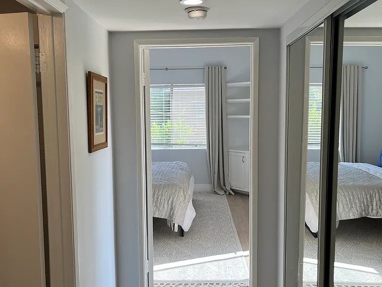 612 S Barrington Ave — Photo 22
