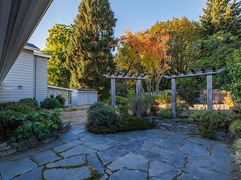 10648 NE 47th Pl — Photo 39